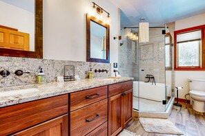 Gratis toalettartiklar, hårtork och handdukar