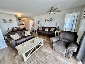 Condo, 2 phòng ngủ | Khu phòng khách