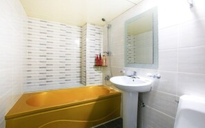 Superior Room | Bathroom | Free toiletries, hair dryer, towels, soap