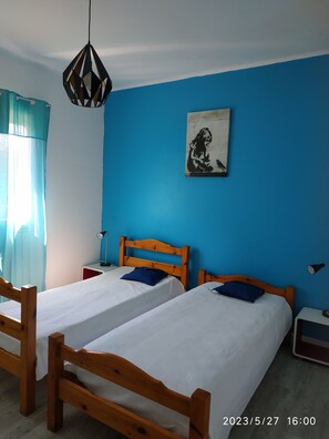 3 bedrooms, in-room safe, desk, iron/ironing board