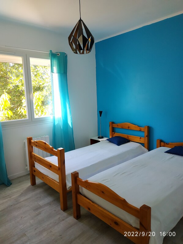 3 bedrooms, in-room safe, desk, iron/ironing board