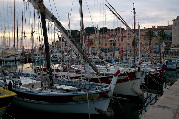 Port de Sanary avec les célèbres "pointus"