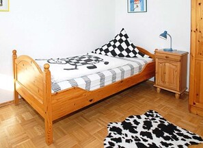 2 bedrooms, travel crib, WiFi, bed sheets