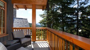 Property grounds - Alpine home w/ ski access & fireplace (Whistler)