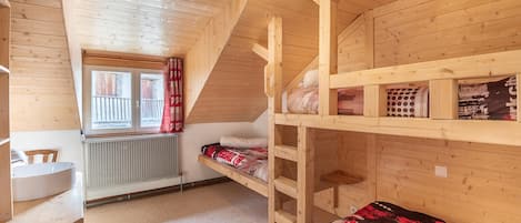 12 bedrooms, iron/ironing board, Internet