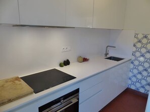 ثلاجة، ميكروويف، فرن، غسالة أطباق