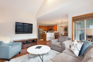 Téléviseur, foyer, bureau