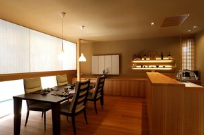 Private Vacation Home | In-room dining - Maru Izumiyacho (Kyoto)