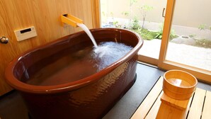 A hot tub with a wooden faucet and a wooden bucket beside it. - Maru Izumiyacho (Kyoto)