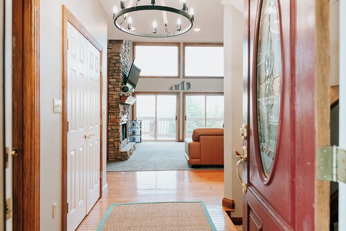 Lake Cumberland Ohana.  Kid friendly, best views, hot tub.