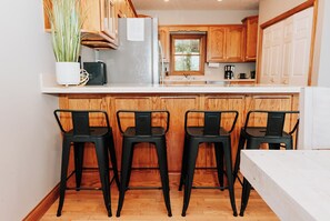 Fridge, microwave, oven, stovetop - Lake Cumberland Ohana.  Kid friendly, best views, hot tub. (Burnside)