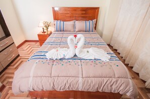 4 habitaciones, tabla de planchar con plancha, wifi y ropa de cama 