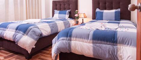 4 bedrooms, iron/ironing board, WiFi, bed sheets