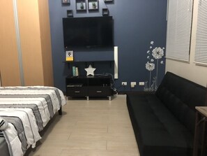 Iron/ironing board, WiFi, bed sheets