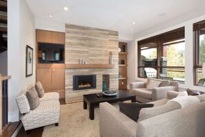 TV, peis og kontorer