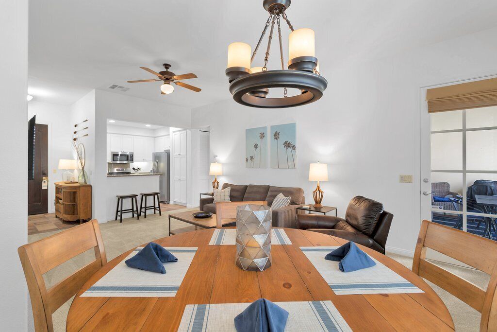 Inviting Villa w/ Mountain Views & Private Garage LQ170 LIC-068248