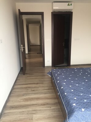 1 bedroom, desk, free WiFi, bed sheets