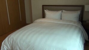 1 bedroom, desk, free WiFi, bed sheets