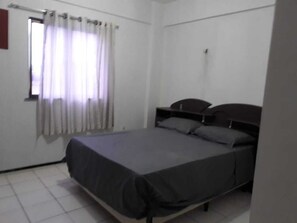 2 habitaciones y tabla de planchar con plancha 