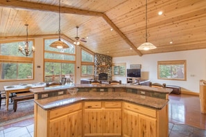 Interior - Tahoe Donner Classic close to Rec Center (Truckee)