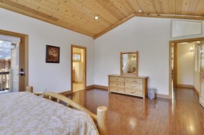 4 bedrooms, free WiFi, bed sheets - Tahoe Donner Classic close to Rec Center (Truckee)