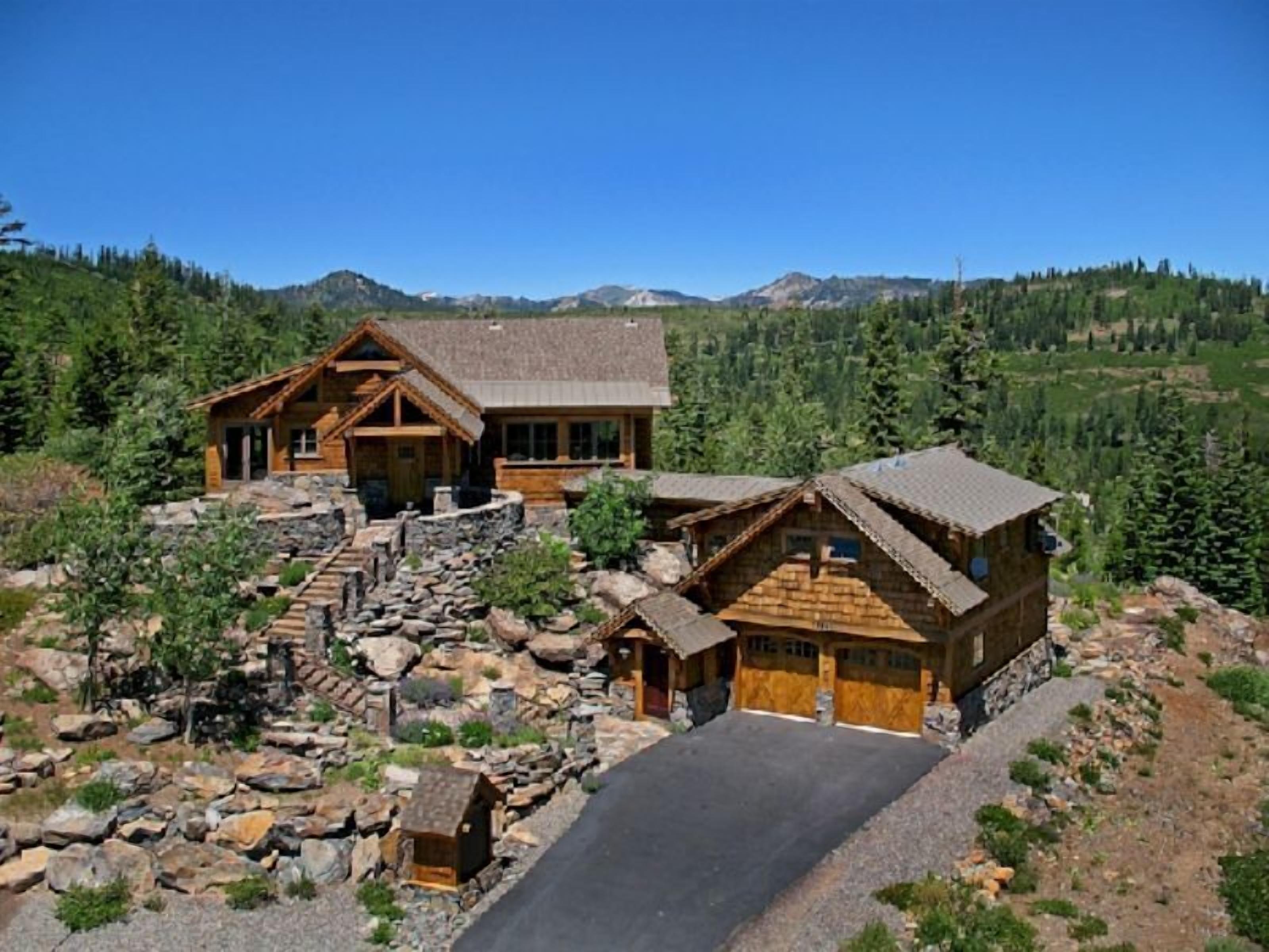Glacier Luxury Lodge 360 Views