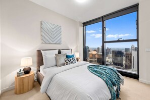 2 bedrooms, iron/ironing board, WiFi, bed sheets - Luxury with Breathtaking View - Your Unforgettable Stay in CBD + Parking (Melbourne)