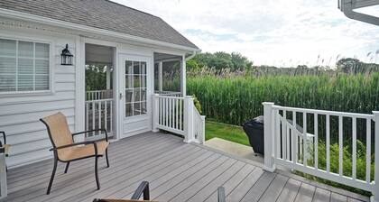 Comfortable 4 bedroom, 2 bath home close to Fenwick Island Beaches! Pool, Beach town, Ocean City and more!