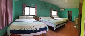 Suite familiare | Una scrivania, tende oscuranti, Wi-Fi gratuito