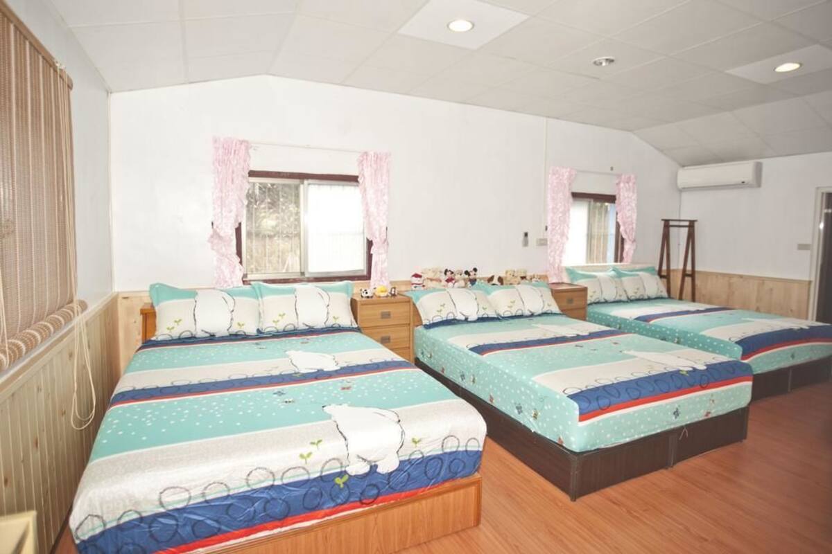 Family Suite | Desk, blackout curtains, free WiFi