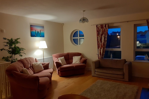 Smart TV, lareira, DVD player, aparelho de som