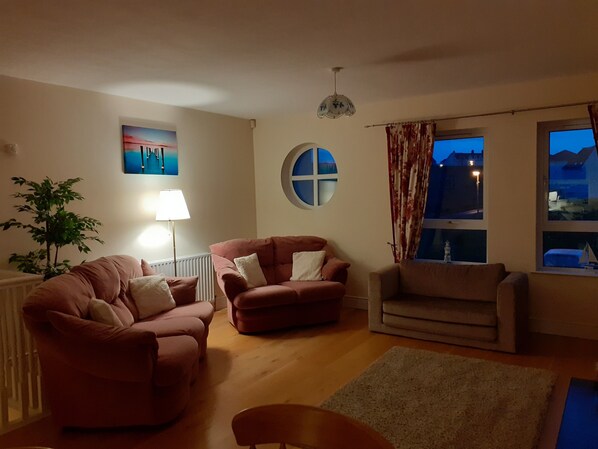 Smart TV, fireplace, DVD player, stereo