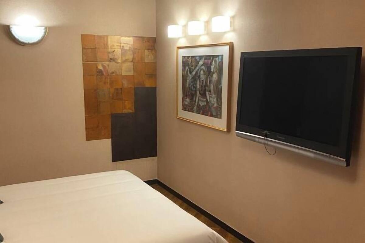 Decoración personalizada, wifi gratis y ropa de cama