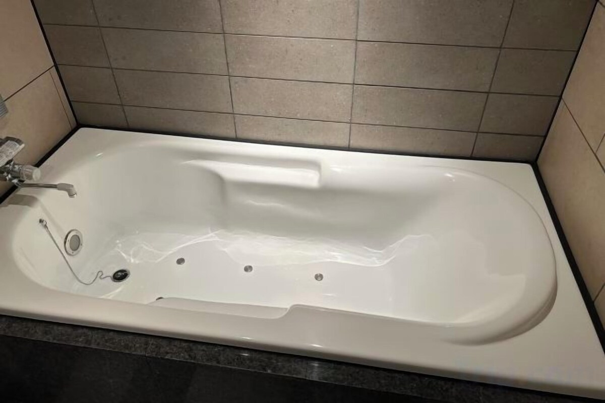 Bad | Kombinert dusj/badekar og dype avslapningsbadekar