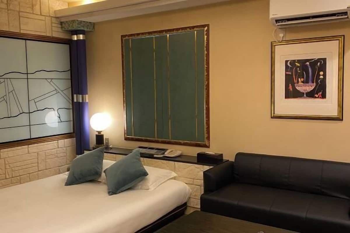 Decoración personalizada, wifi gratis y ropa de cama