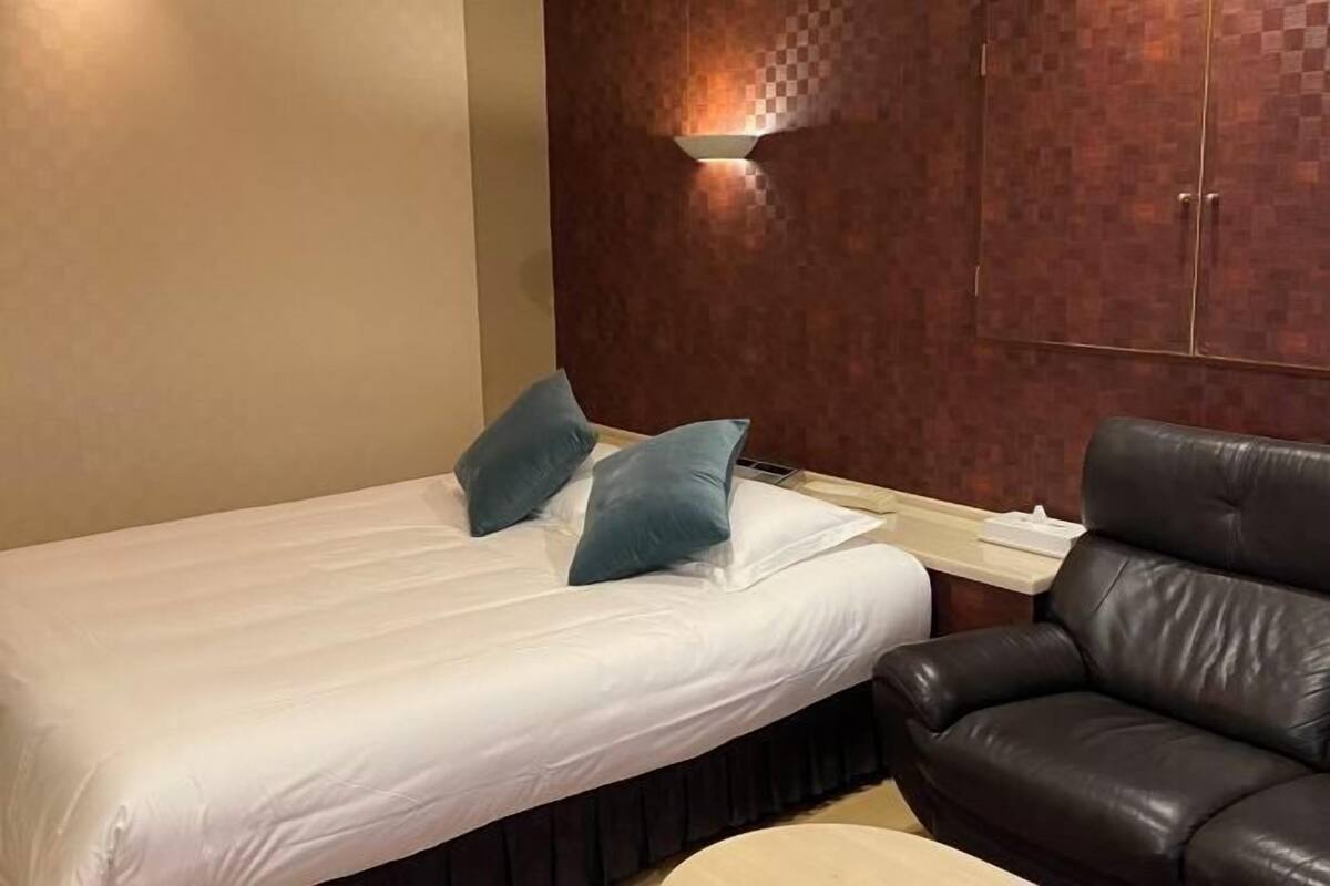 Decoración personalizada, wifi gratis y ropa de cama