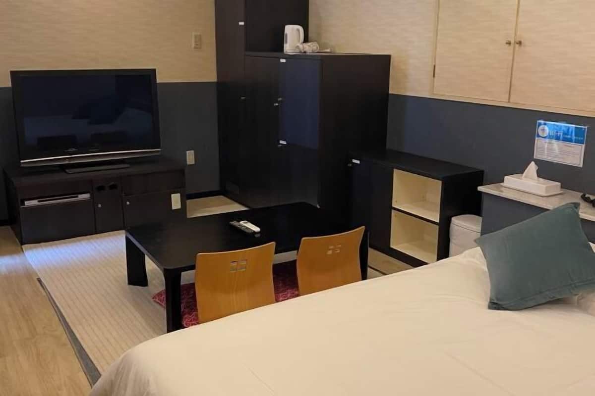 Decoración personalizada, wifi gratis y ropa de cama