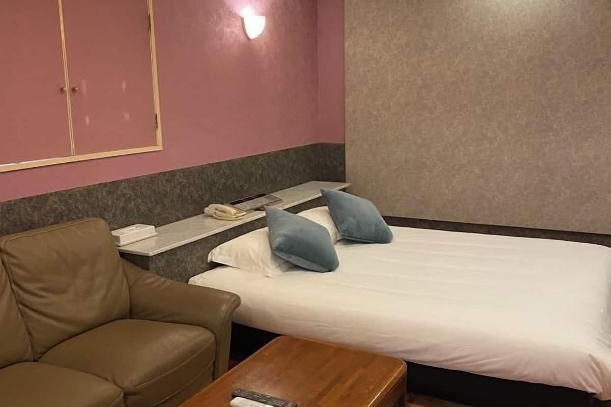 Decoración personalizada, wifi gratis y ropa de cama