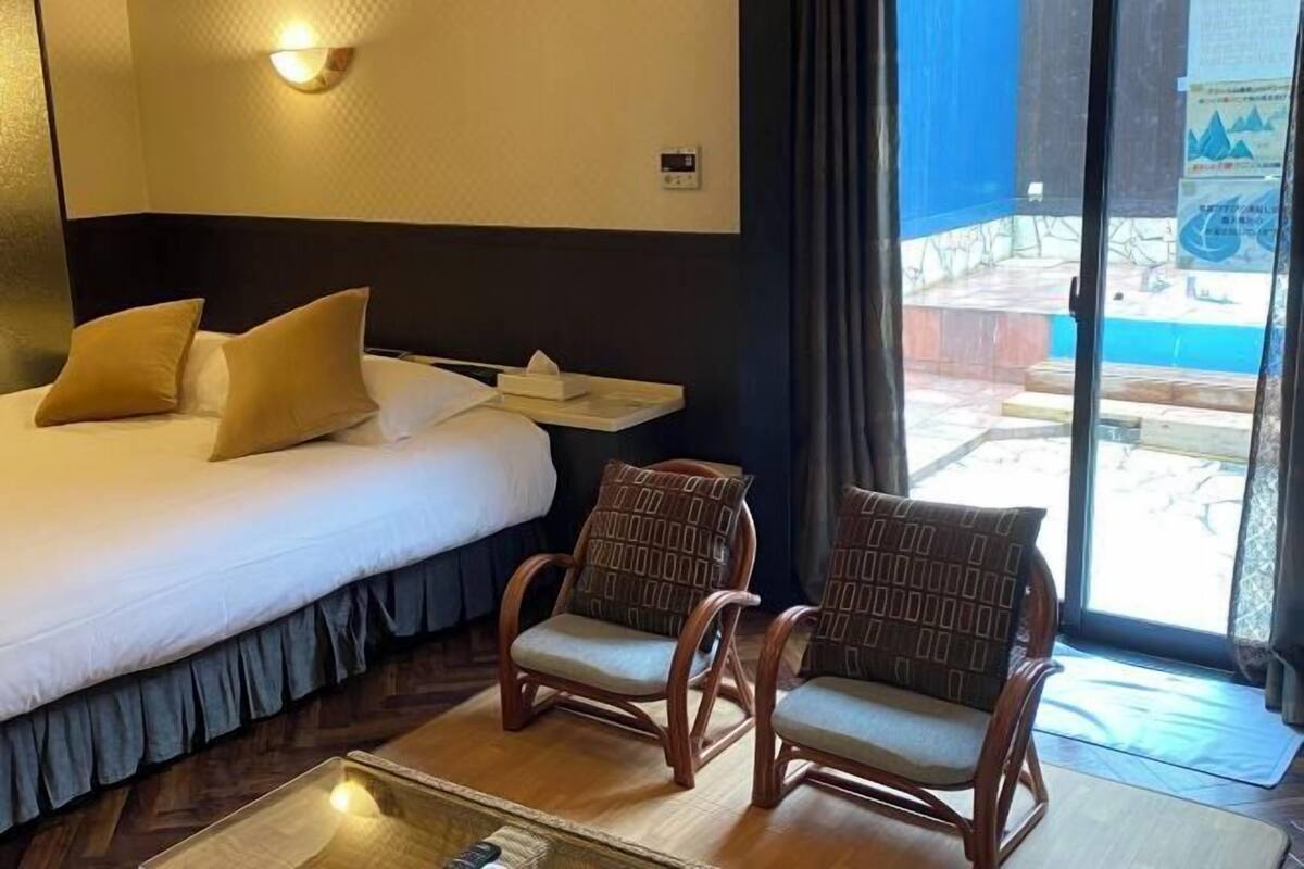 Decoración personalizada, wifi gratis y ropa de cama