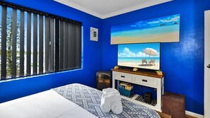 2 bedrooms, iron/ironing board, WiFi, bed sheets - Sandhurst 5 - East Coast Getaways (The Entrance)