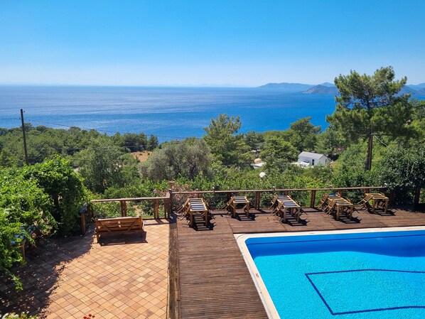 Superior Room, 1 Katil Ratu (Queen), Balcony, Sea View | Pemandangan balkoni