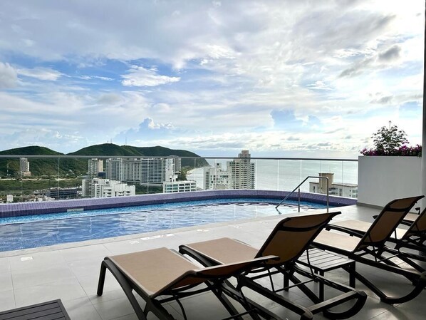 Pool - Apartment with sea views (Gaira)