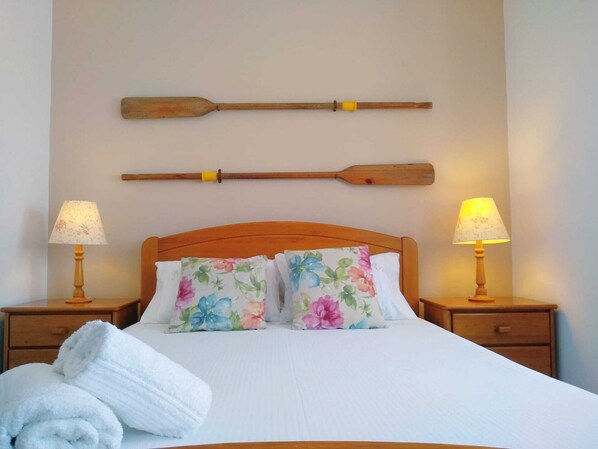 2 bedrooms, desk, iron/ironing board, travel crib