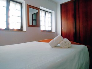 2 bedrooms, desk, iron/ironing board, travel crib