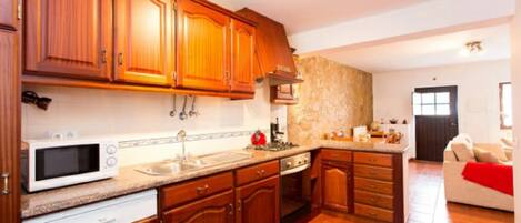 KĂŒhlschrank, Mikrowelle, Ofen, Herdplatte