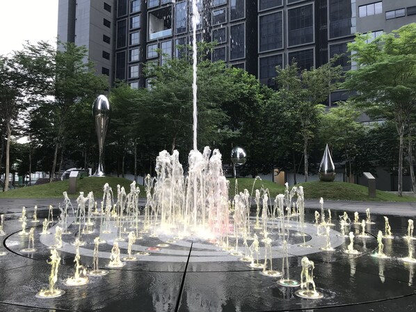 المنطقة المحيطة بالمنشأة