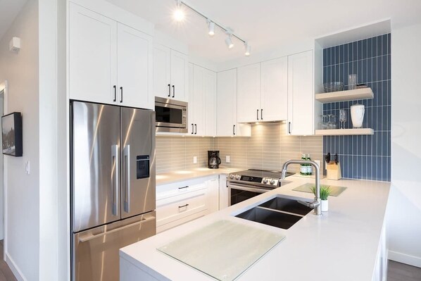 Fridge, microwave, oven, stovetop