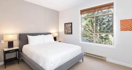 Mountain Views, Tranquil Location, Shared Hot Tub