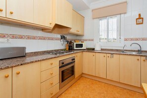 Kühlschrank, Mikrowelle, Ofen, Geschirrspüler