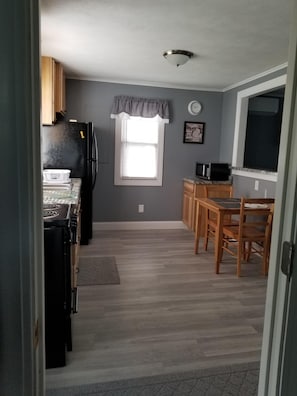 Refrigerador, microondas, horno, placa de cocina